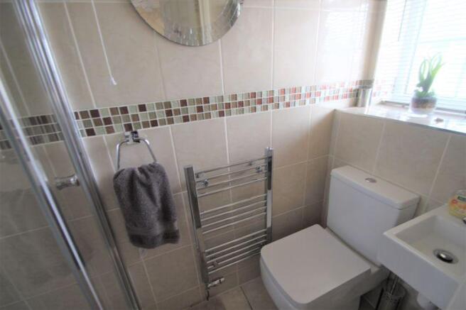 En suite showe...