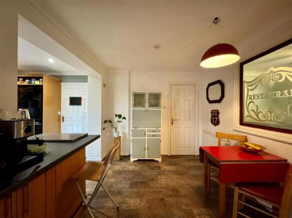 4 bed Detached for sale Image 10