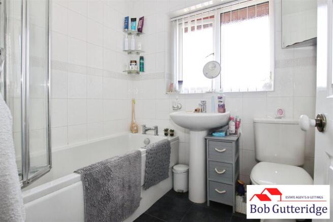 FIRST FLOOR BATHROOM