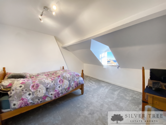 3 bed Terraced for sale Image 7
