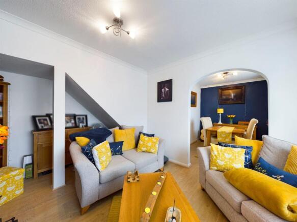 LOUNGE/DINING ROOM