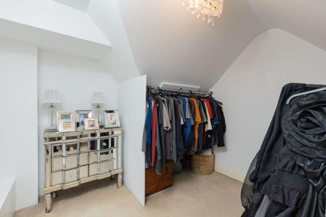 4 bed Detached for sale Image 9