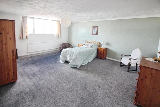 3 bed Semi-Detached Bungalow for sale Image 10