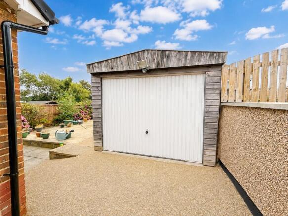 2 bed Bungalow for sale Image 2