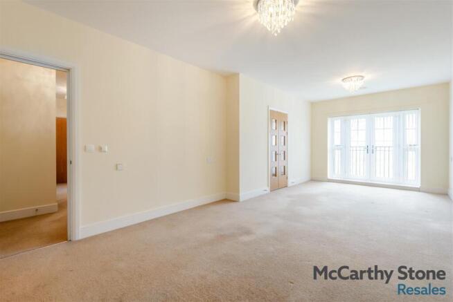 8682824-interior01.jpg