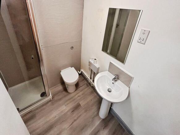 2 bed Apartment to rent Image 12