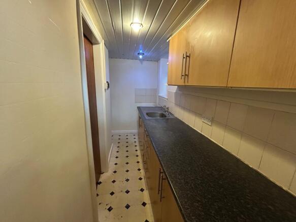 2 bed Terraced to rent Image 6