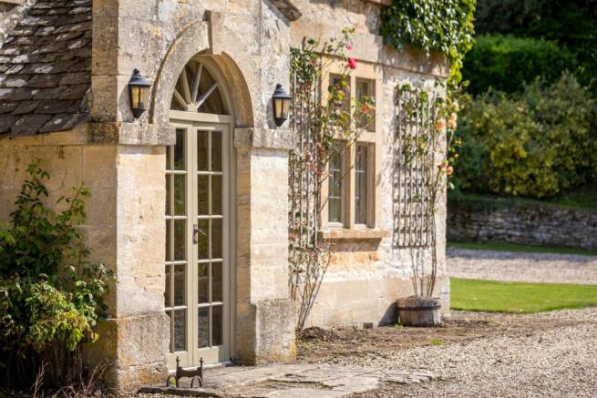 38 - Bagendon Manor - GL7 7DU - L Web.jpg