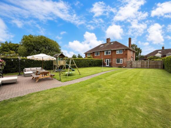 4 bed Semi-Detached for sale Image 4