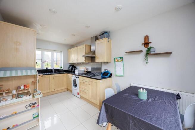 33_Nassau_Drive_Crowborough_TN62GT_RootsPropertyMa