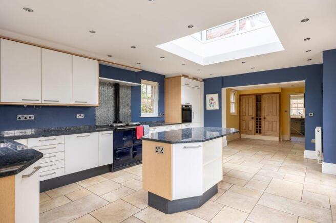 4 bed Detached for sale Image 11