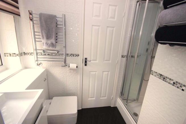 JACK AND JILL EN-SUITE SHOWER ROOM