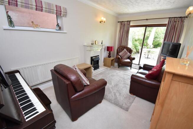 SITTING ROOM.jpg