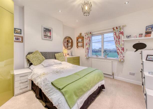 Midway House-bed3.jpg