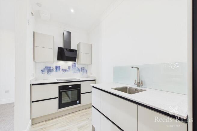 2 bed Apartment to rent Image 4