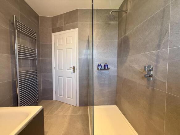 3 bed Semi-Detached to rent Image 12