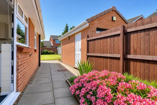 2 bed Bungalow for sale Image 9