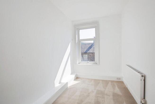 3 bed Terraced for sale Image 9
