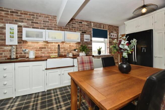 3 bed Semi-Detached for sale Image 10