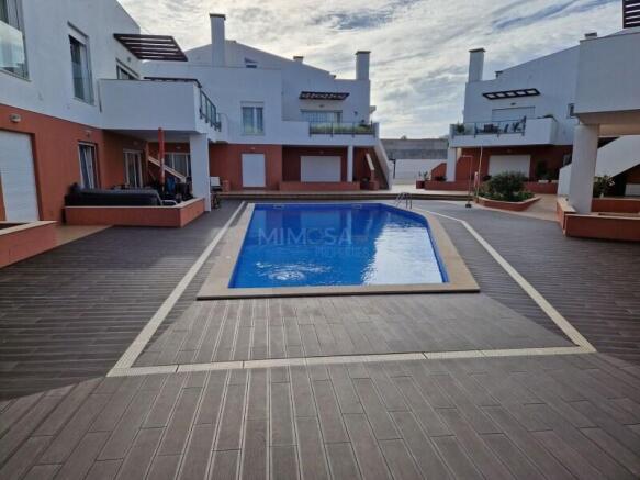 2 Bedroom Apartment with Garage and Swimming Pool 5 Minutes from Burgau Beach, Lagos