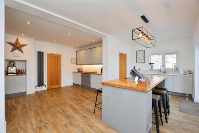 Open plan kitchen/diner/sitting room