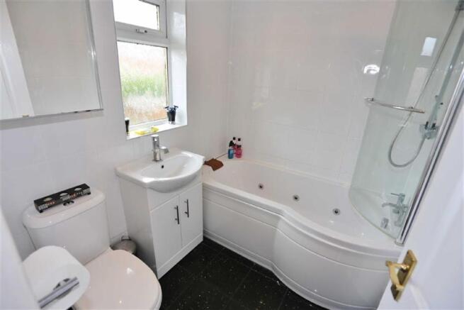 BATHROOM/WC