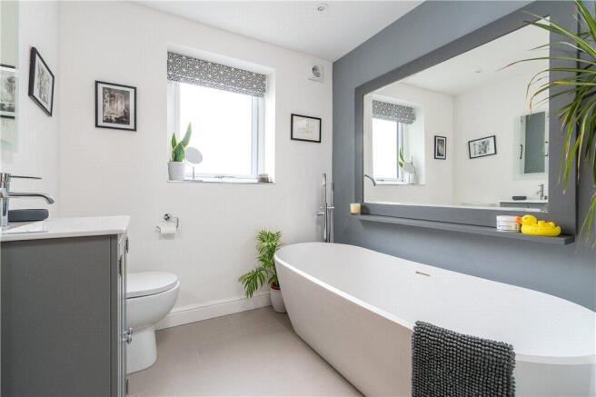 5 bed Detached for sale Image 12
