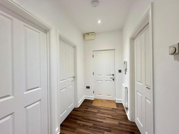 2 bed Flat to rent Image 5