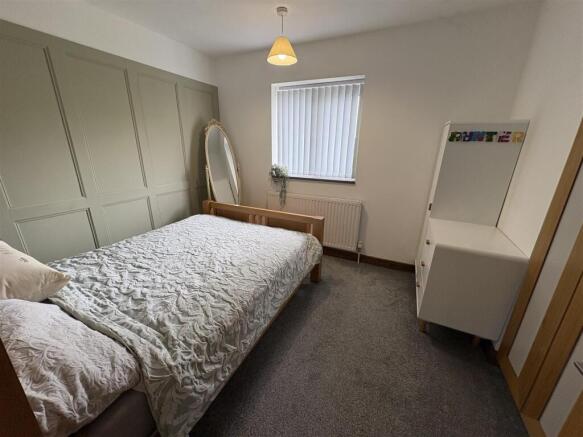 4 bed Town House to rent Image 7