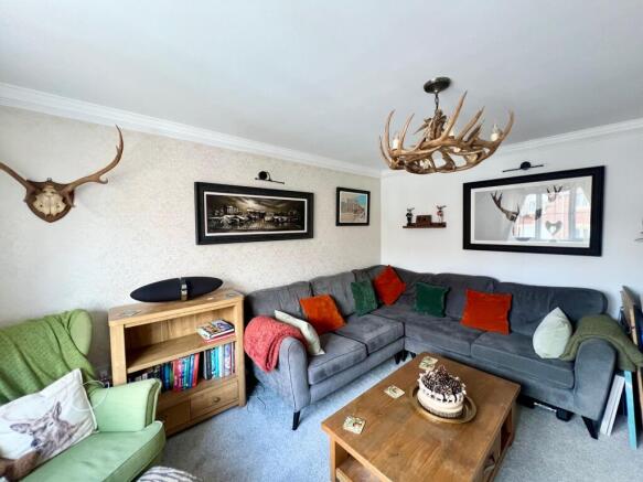 4 bed Semi-Detached for sale Image 3