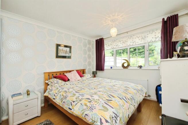 2 bed Semi-Detached Bungalow for sale Image 8