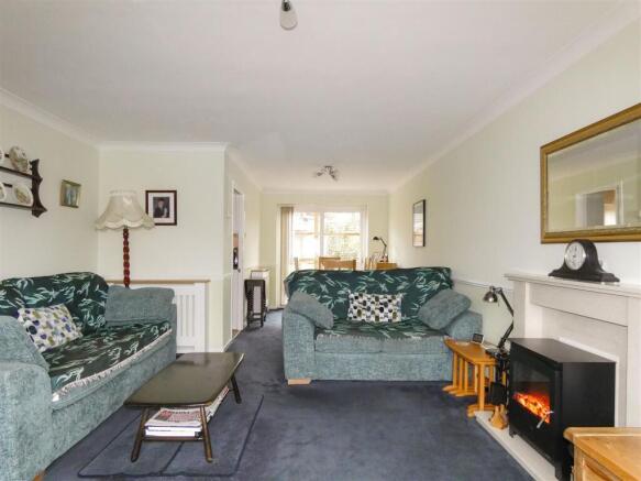 Lounge/Dining Room