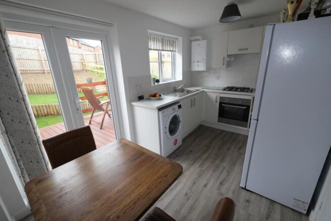 2 bed Semi-Detached to rent Image 7