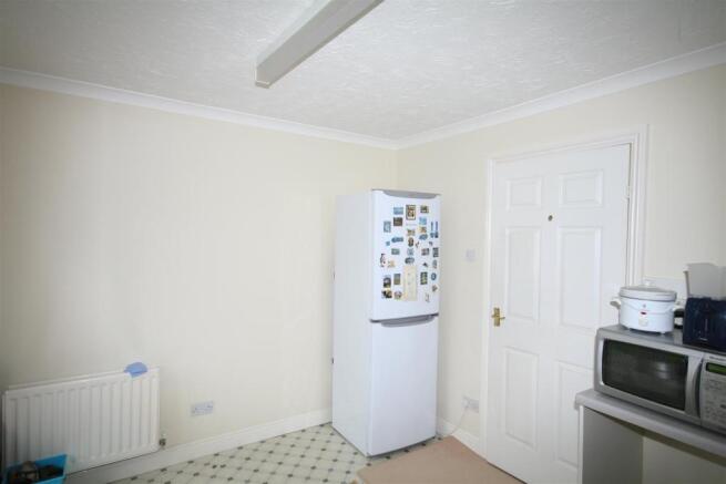 Kitchen 2.jpg