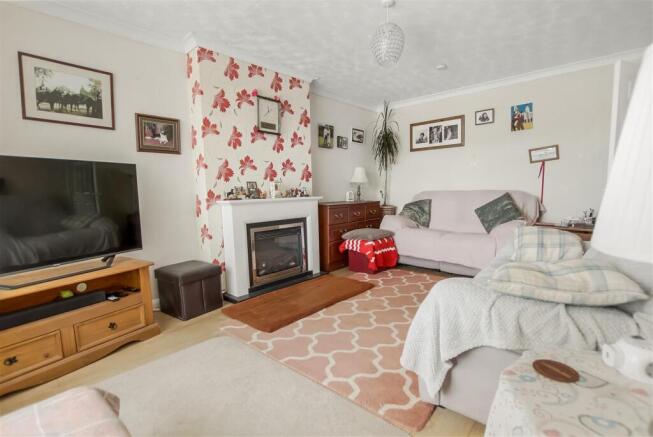 2 bed Semi-Detached Bungalow for sale Image 4