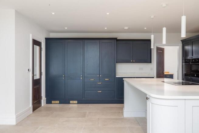 4 bed Detached for sale Image 7