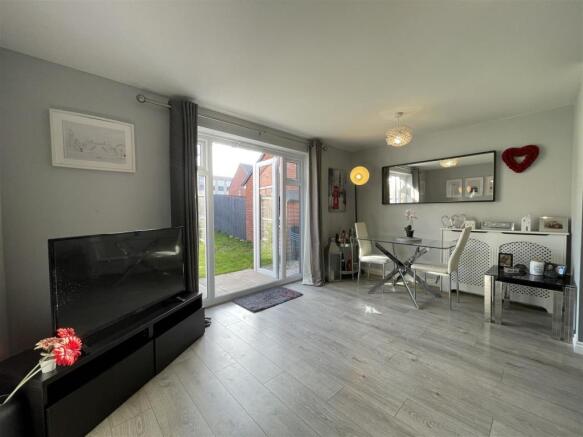 Lounge/Dining Room
