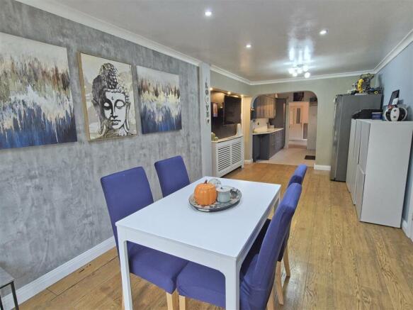 Open Plan Family Breakfast Room