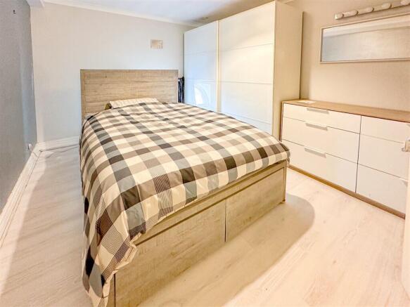 2 bed Penthouse for sale Image 6