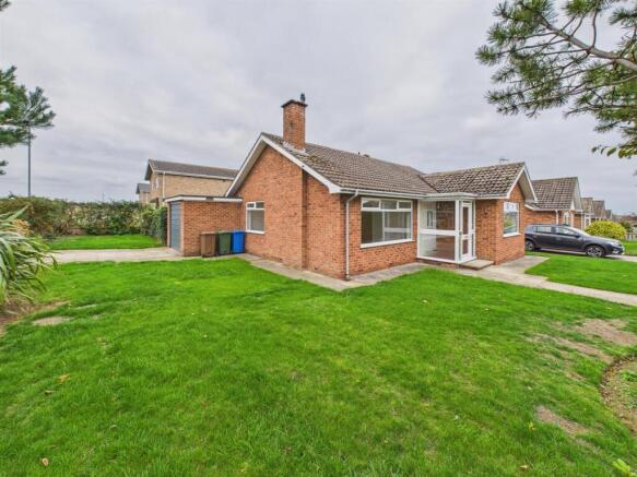 2 bed Detached Bungalow for sale Image 10
