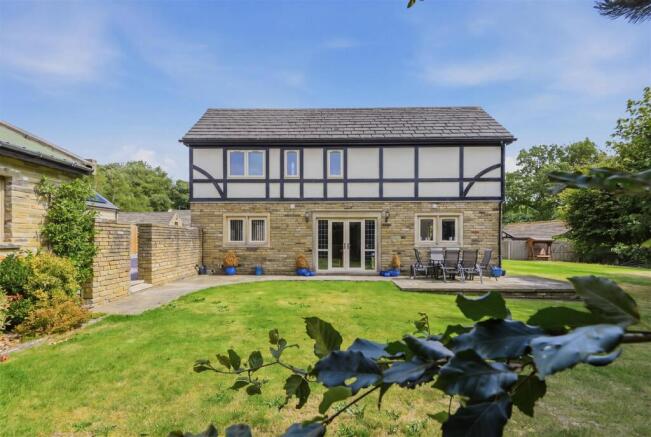 5 bed Detached for sale Image 5
