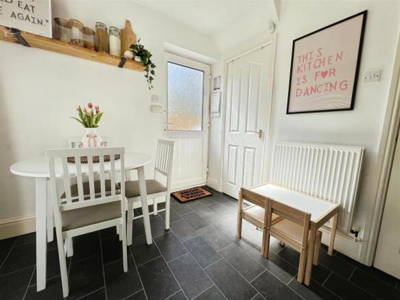 3 bed Semi-Detached for sale Image 9
