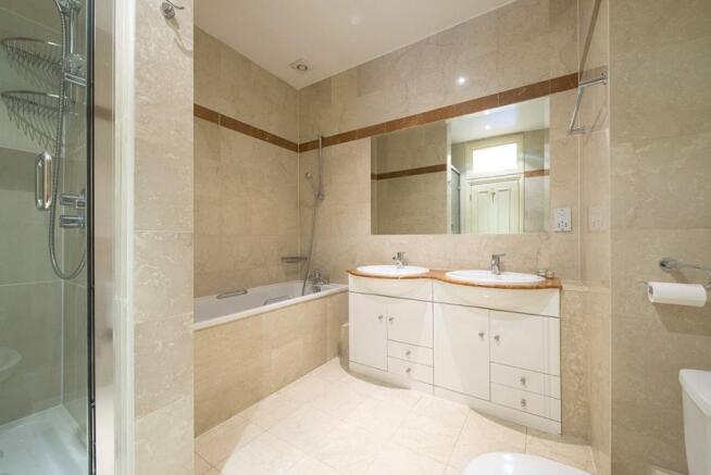 Mayfair: Bathroom