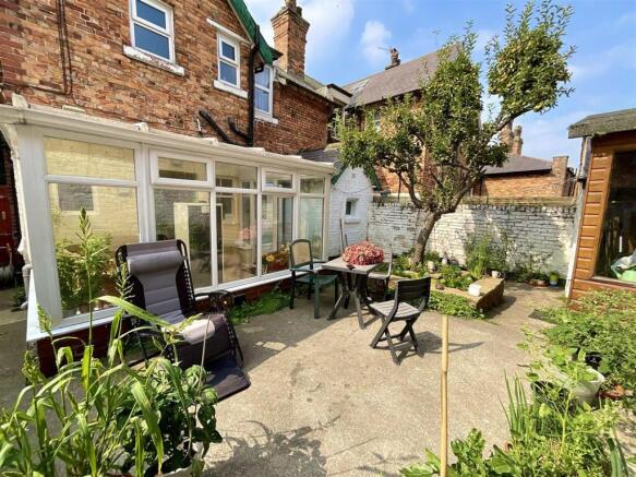 5 bed House for sale Image 4