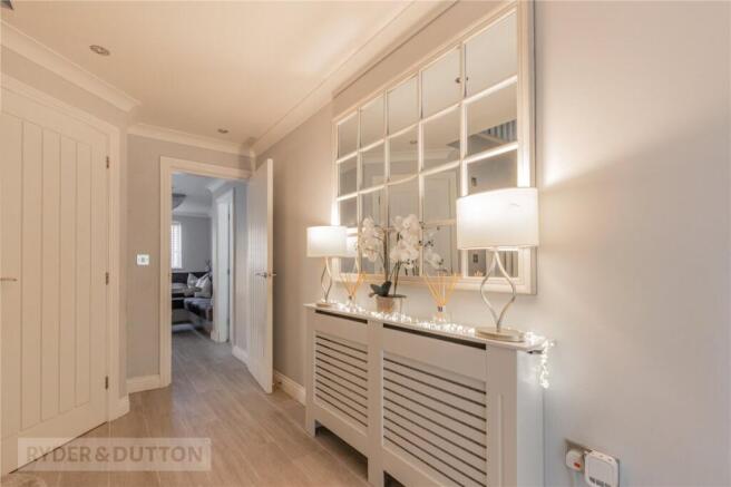 6 bed Detached for sale Image 4