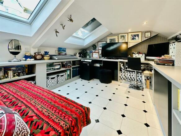 Bedroom 2 Office.JPG