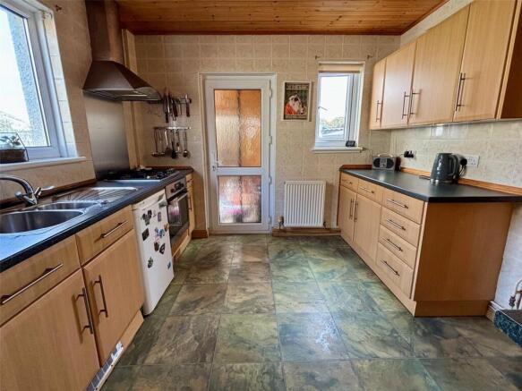 Picton Close, Hakin, Milford Haven, Pembrokeshire, SA73 photo 4