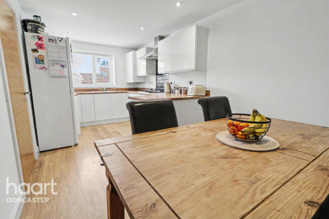 3 bed Semi-Detached for sale Image 12