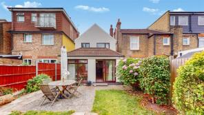 104, Cowper Road, London W7 1EJ