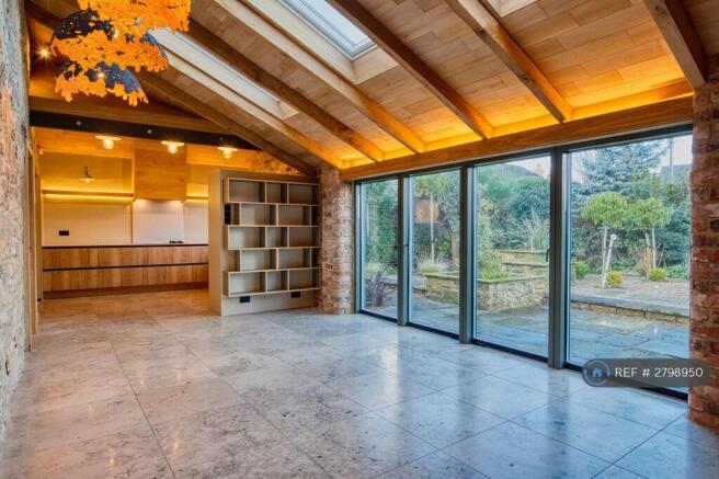 3 bed Detached to rent Image 4